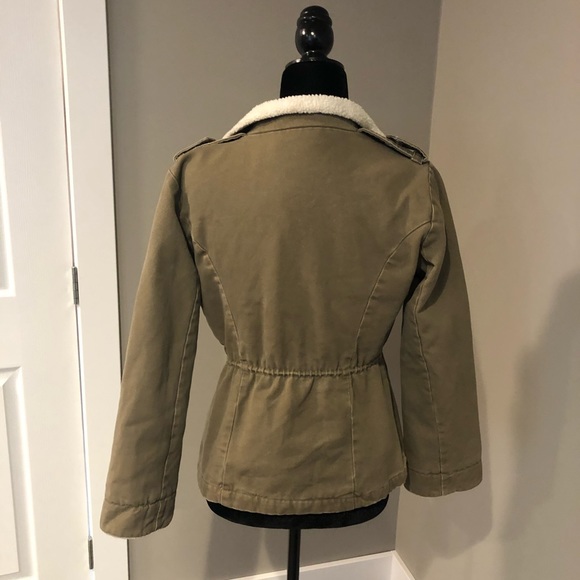 Super cute fall/spring jacket - Picture 2 of 3